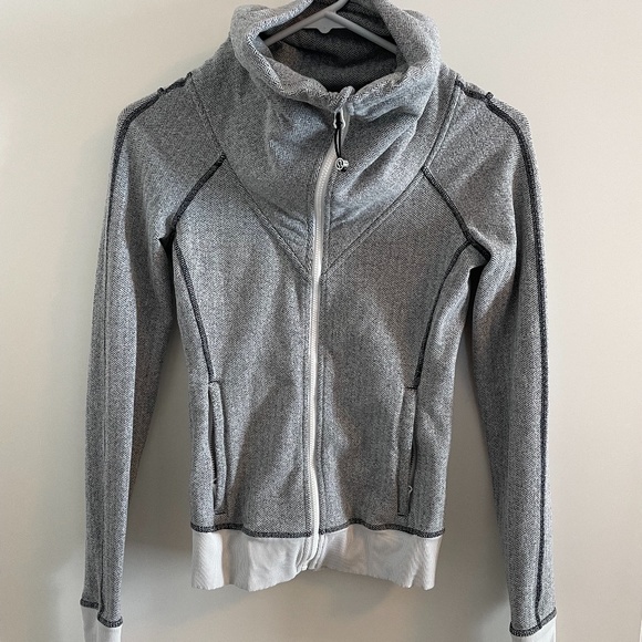 Lululemon Be Present Jacket - Picture 9 of 16